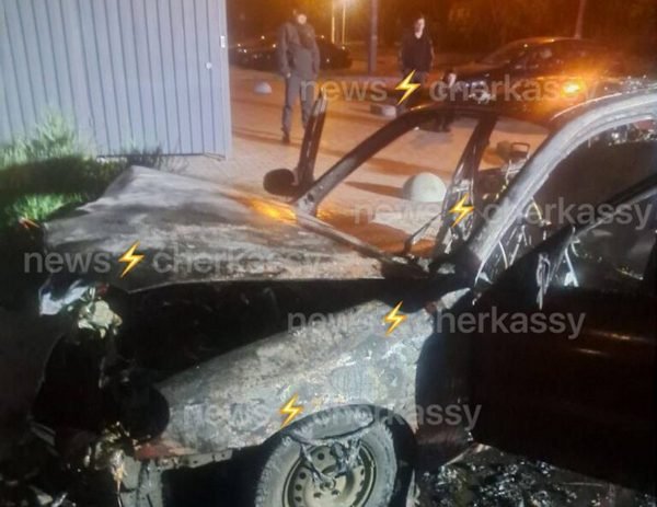 Фото до матеріалу: У Черкасах через розгерметизацію паливної системи згоріла автівка