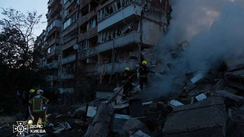 Фото до матеріалу: Будинки валилися разом із людьми: з’явилися моторошні кадри удару по Києву