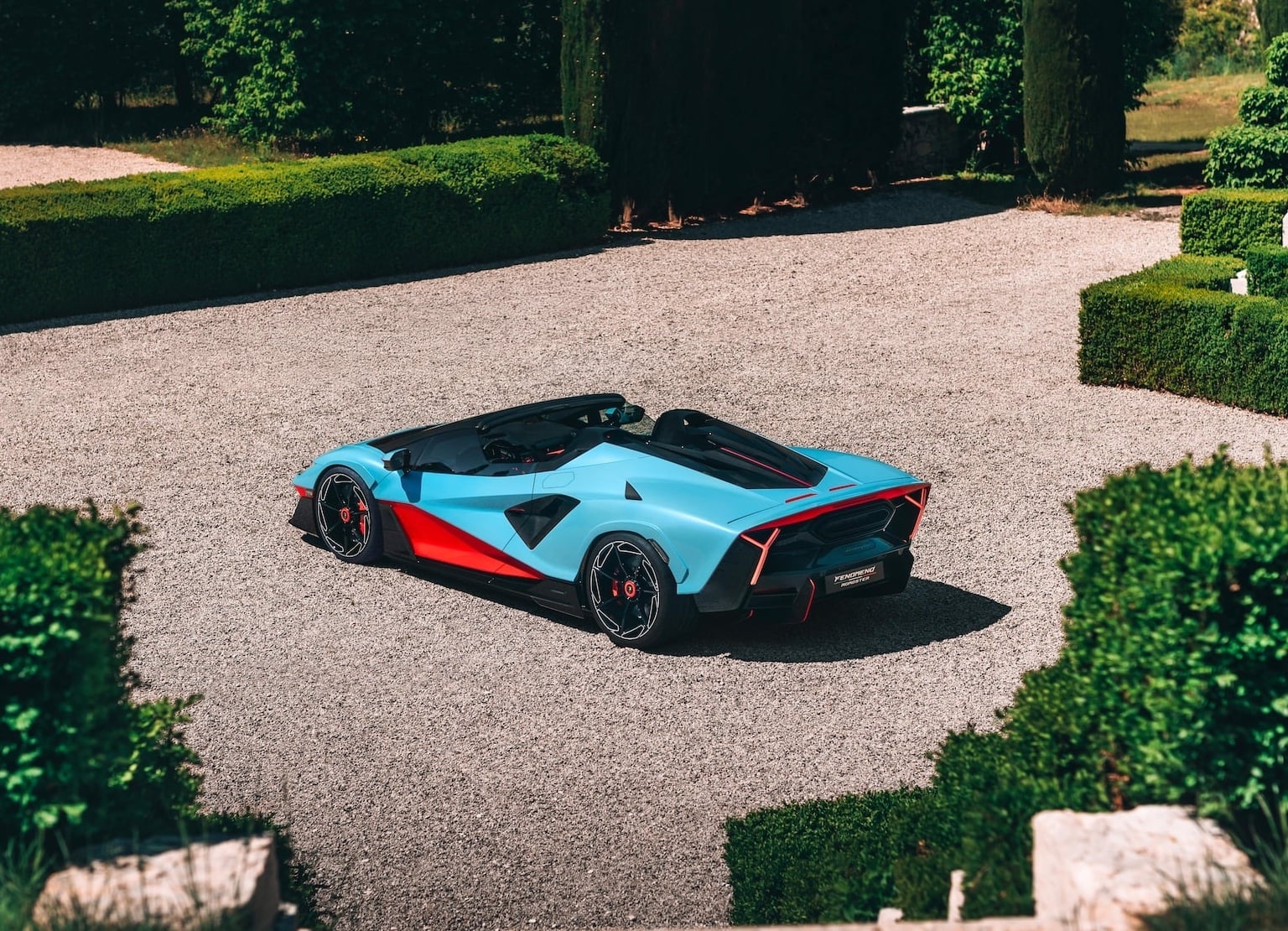 Фото до матеріалу: Lamborghini представила 1080-сильний суперкар за понад 3 мільйони євро