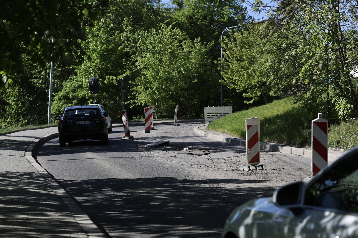Фото до матеріалу: Затори в центрі Львова через ремонт на Винниченка: водії скаржаться на хаос