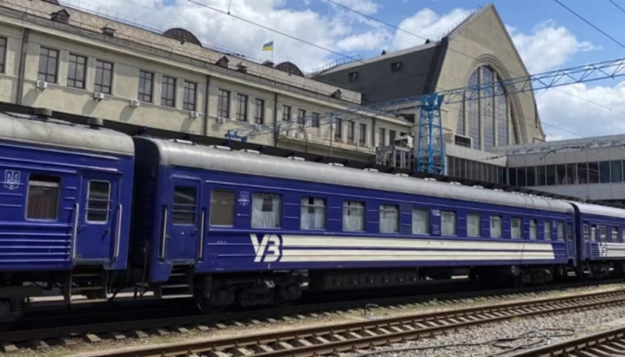 Фото до матеріалу: Змінюють графік руху приміських поїздів на Прикарпатті через ремонт колій