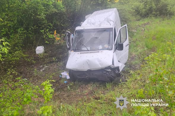 Фото до матеріалу: Водій «Мерседеса» перекинув автомобіль на дорозі Київ-Знам'янка