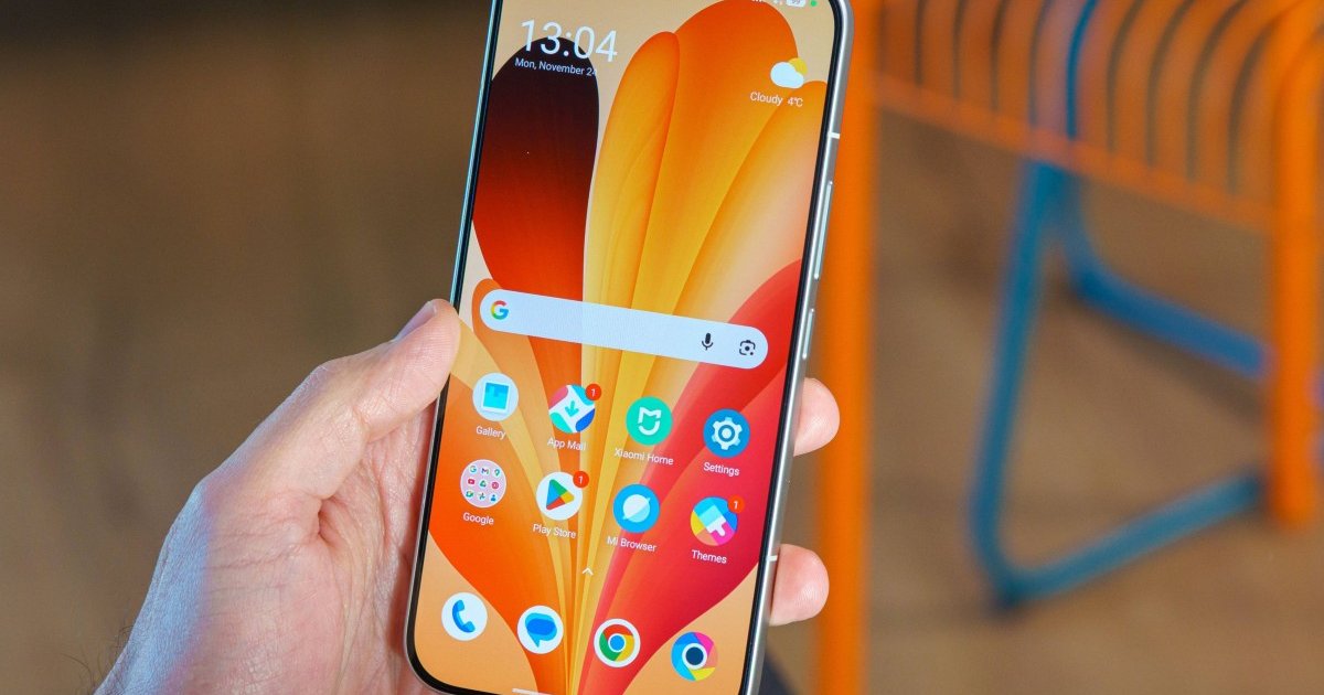 Фото до матеріалу: Xiaomi анонсує смартфон з 7-дюймовим екраном та 10 000 мАг батареї
