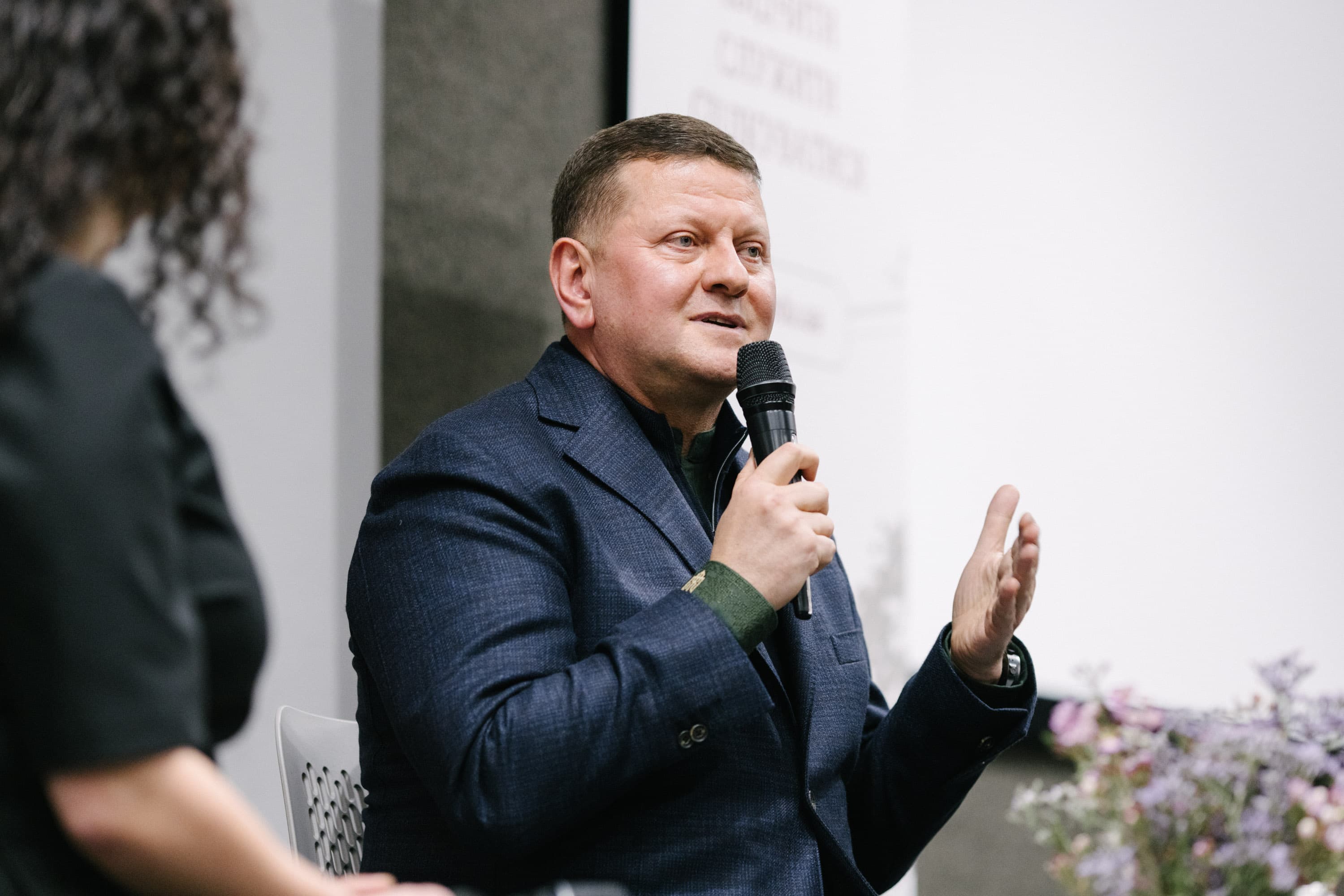 Фото до матеріалу: Чому у Львові на проспекті Чорновола зрізали 75-річні дерева: пояснення міської ради