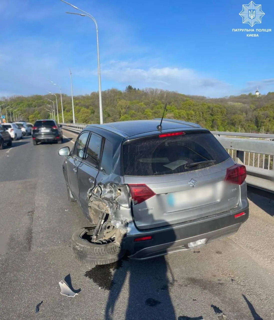 Фото до матеріалу: Смертельна ДТП на Дарницькому мосту: водій Tesla врізався в авто, є загибла
