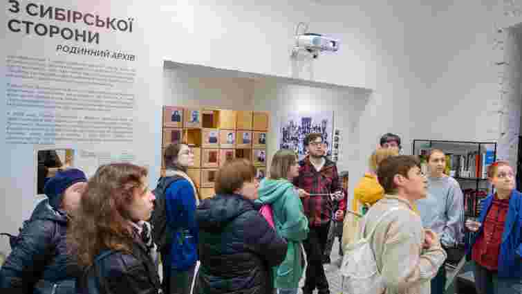 Фото до матеріалу: У Львові презентують каталог фотовиставки про родину, яку депортували на Сибір