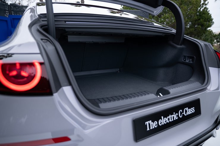 Фото до матеріалу: Новий Mercedes C-Class 2026 став повністю електричним: 490 к.с. та 760 км ходу
