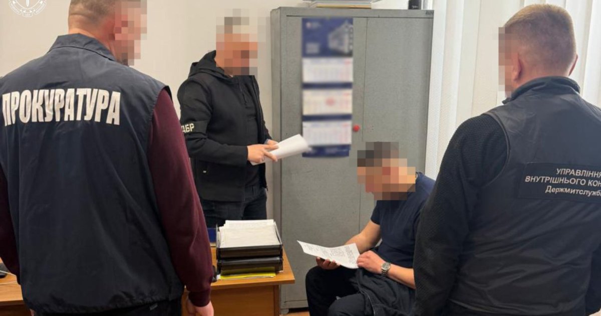 Фото до матеріалу: Львівського митника підозрюють у зловживанні владою: пропустив контрабанду на 7 млн