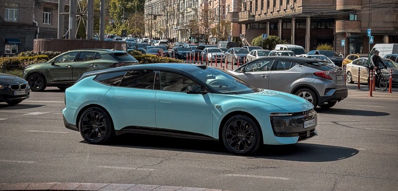 Фото до матеріалу: На вулицях Києва з'явився рідкісний «заряджений» Audi E5 Sportback з китайським дизайном
