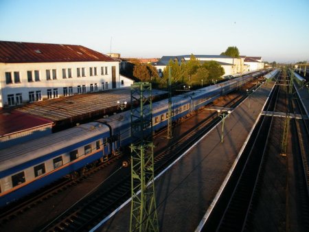 Фото до матеріалу: Потяги з Ужгорода та Мукачева курсують із затримкою понад дві години