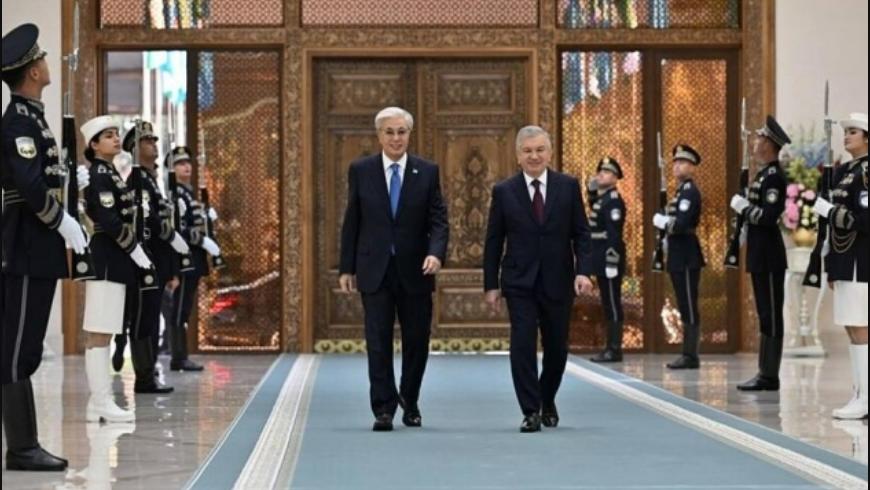 Фото до матеріалу: Зеленський підписав указ про безпечний парад у Москві 9 травня