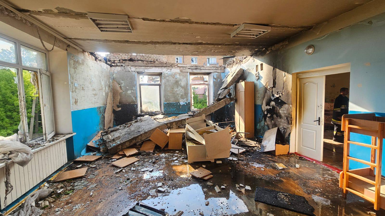 Фото до матеріалу: У Київській області російські дрони пошкодили дитячий садок та житлові будинки