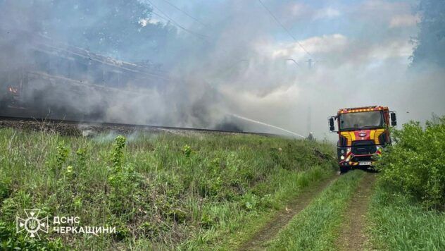 Фото до матеріалу: У Косарях загорілися вагони потяга Черкаси — Знам'янка: евакуація 40 пасажирів