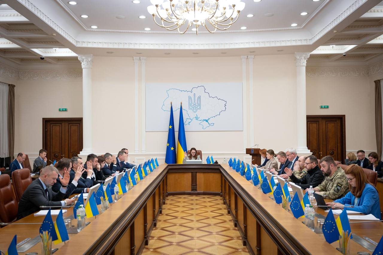 Фото до матеріалу: На доплати понад 12 тисячам працівників ремонтних бригад уряд виділив понад 240 млн.грн.