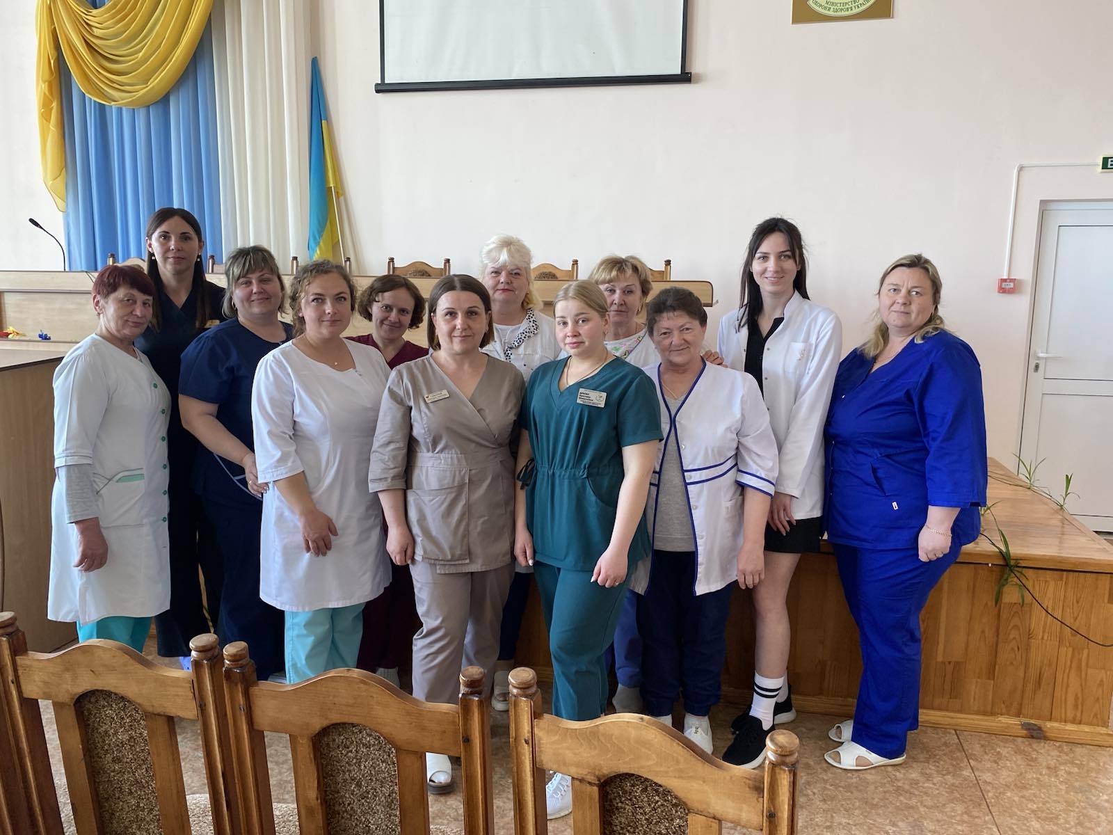 Фото до матеріалу: Медсестер Любомльського ТМО привітали з професійним святом