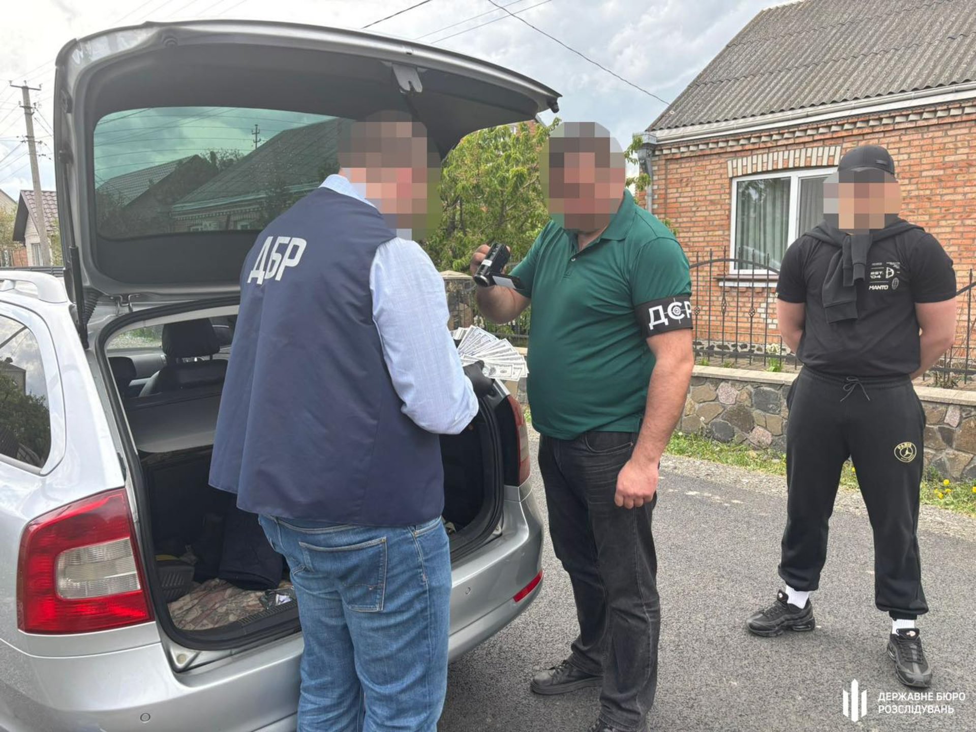 Фото до матеріалу: ДБР виявило схему дезертирства в чотирьох областях: гроші за втечу від військовослужбовців