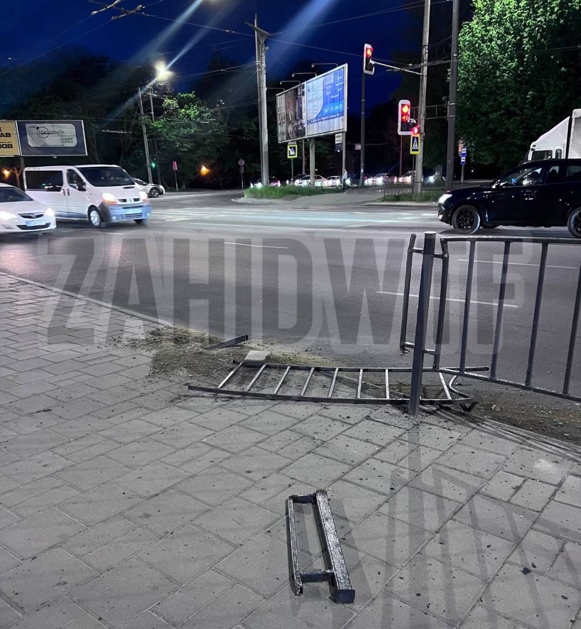 Фото до матеріалу: У Львові вночі водій вчинив ДТП на перехресті та втік