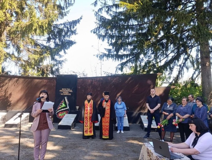 Фото до матеріалу: В Уланівській громаді вшанували пам'ять чотирьох загиблих Героїв: відкрито меморіальні дошки
