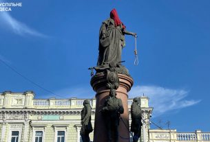 Фото до матеріалу: У Кіцмані тривають бої за владу: голова громади зайшов до кабінету силою