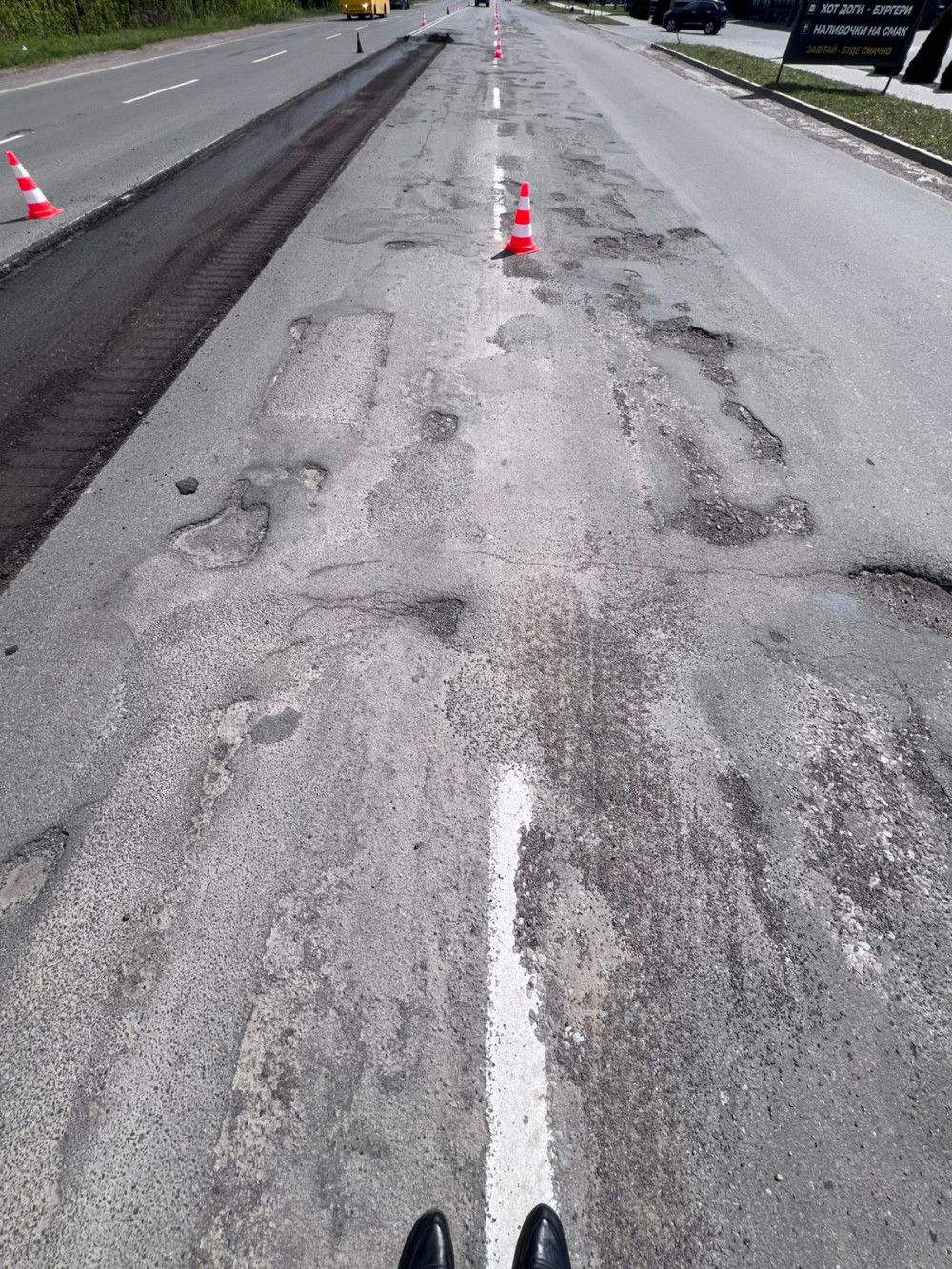 Фото до матеріалу: Дорожники розпочали ремонт траси з Франківська до Тисмениці