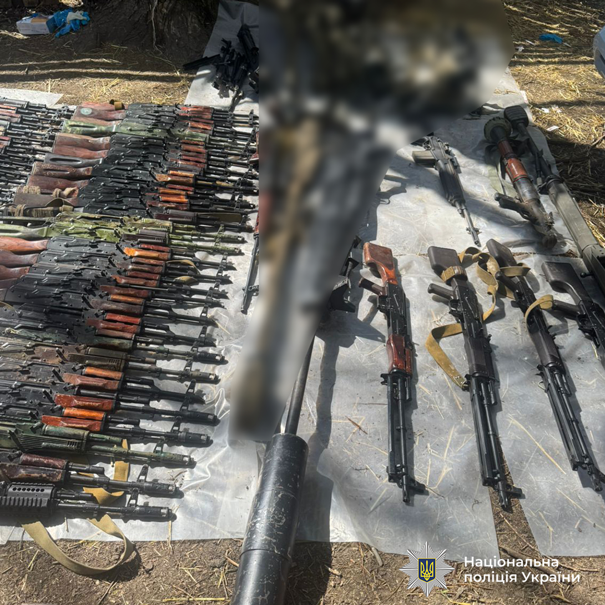 Фото до матеріалу: Стівен Сігала та російських пропагандистів визнали отримувачами трофейної зброї