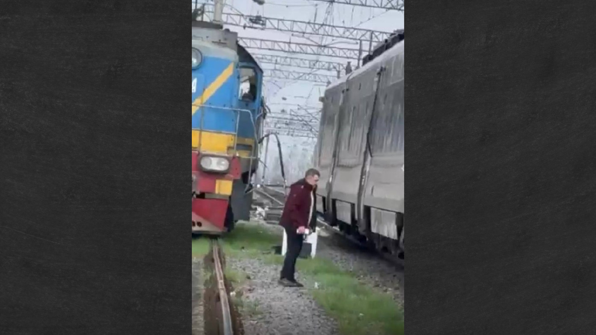 Фото до матеріалу: На Вінниччині зіткнулися тепловоз і поїзд «Інтерсіті+»: 576 пасажирів без постраждалих