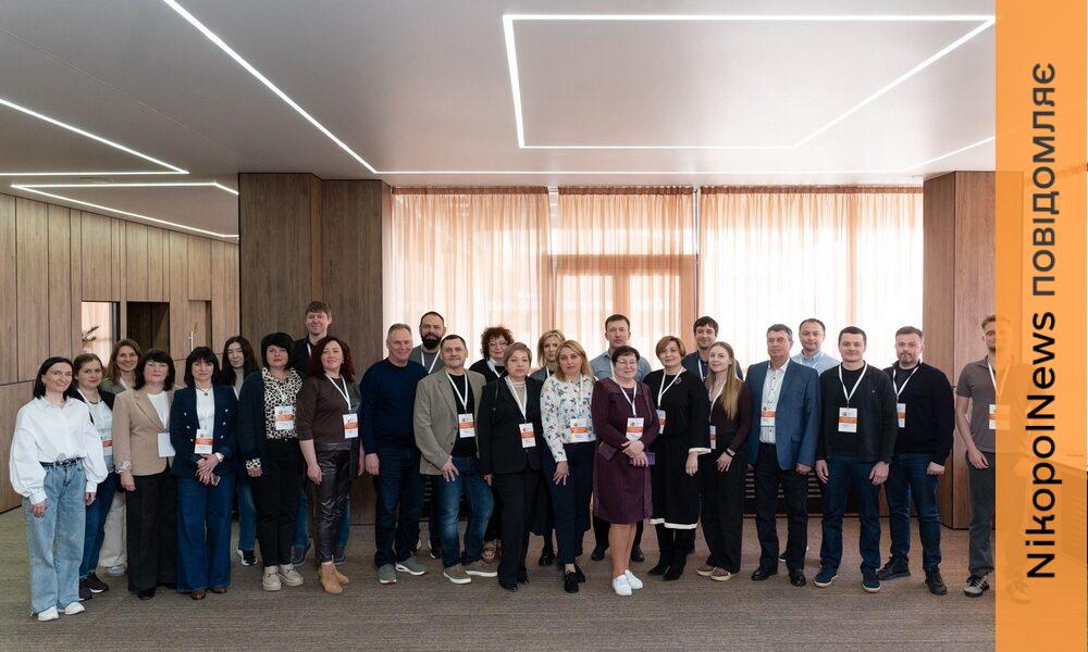 Фото до матеріалу: У Нікополі та Дніпрі зафіксували обстріли: пошкоджено супермаркет та житлові будинки