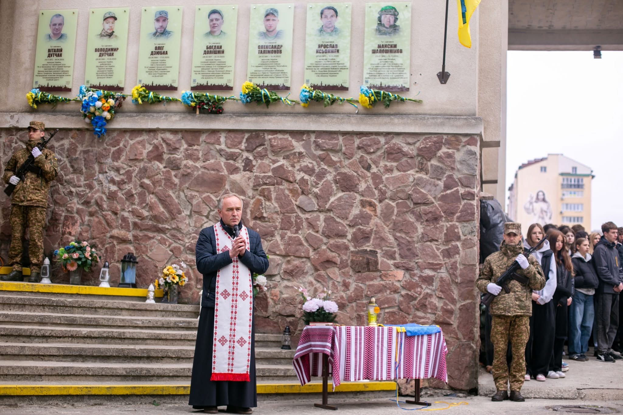 Фото до матеріалу: У Івано-Франківську відкрили анотаційну дошку Герою Максиму Шапошнікову