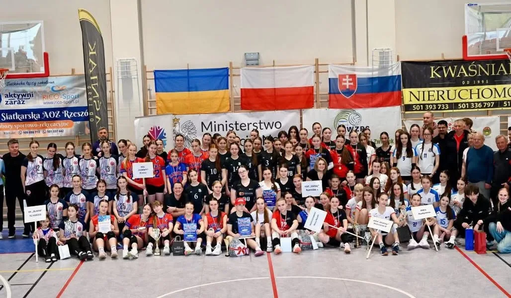 Фото до матеріалу: Волейбольна «Роздільчанка» здобула срібло на міжнародному турнірі в Польщі