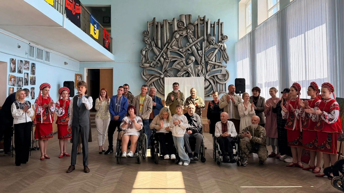 Фото до матеріалу: У Бурштині відкрито перший етап фестивалю «Мистецтво нескорених» для ветеранів та людей з інвалідністю