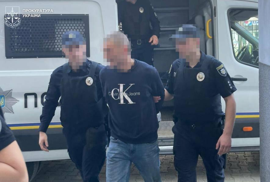 Фото до матеріалу: Чоловік із ножем взяв у заручники дівчину на Сихові: затримали