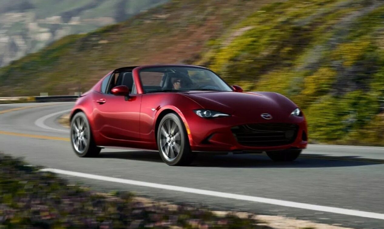 Фото до матеріалу: Mazda розробляє новий легкий спорткар для ентузіастів