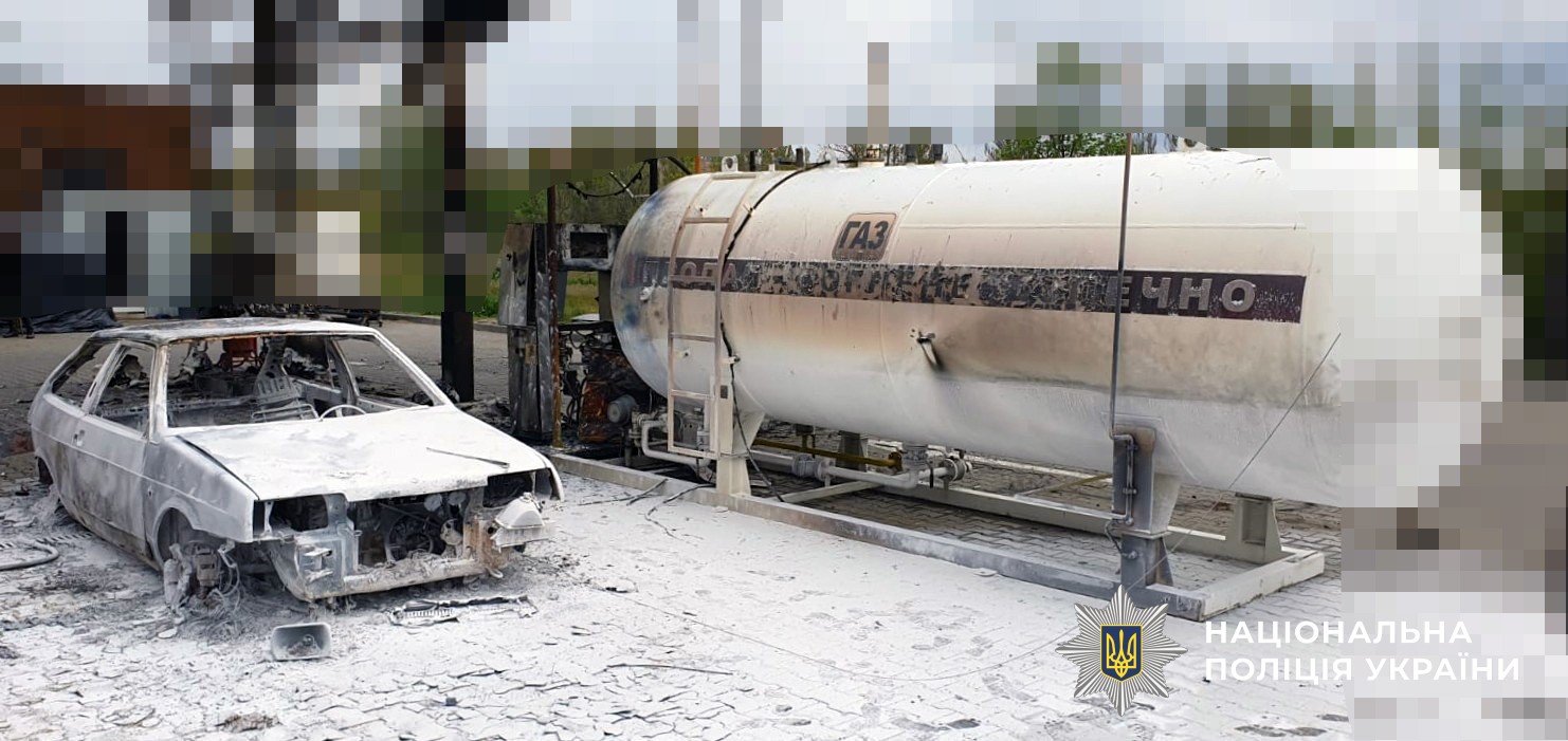 Фото до матеріалу: Атакували з артилерії та БпЛА: у поліції розповіли про наслідки ворожих ударів по Херсонщині (фото)