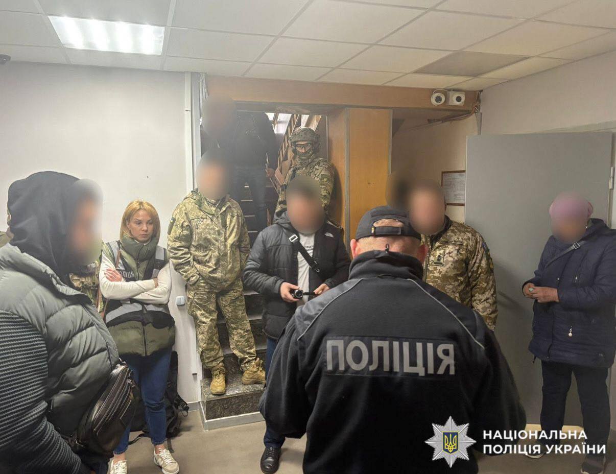 Фото до матеріалу: Посадовець ТЦК за $2,5 тис. обіцяв уникнути мобілізації: затримали на гарячому
