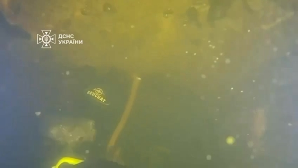 Фото до матеріалу: Водолази ДСНС зупинили витік води в київській ТЕЦ за 6 днів
