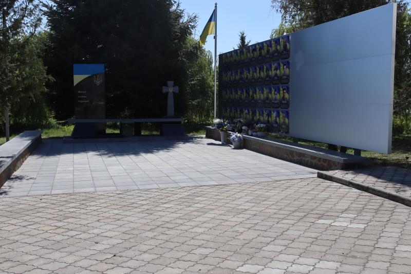 Фото до матеріалу: У Голобах вшанували пам'ять 32 захисників України у День селища