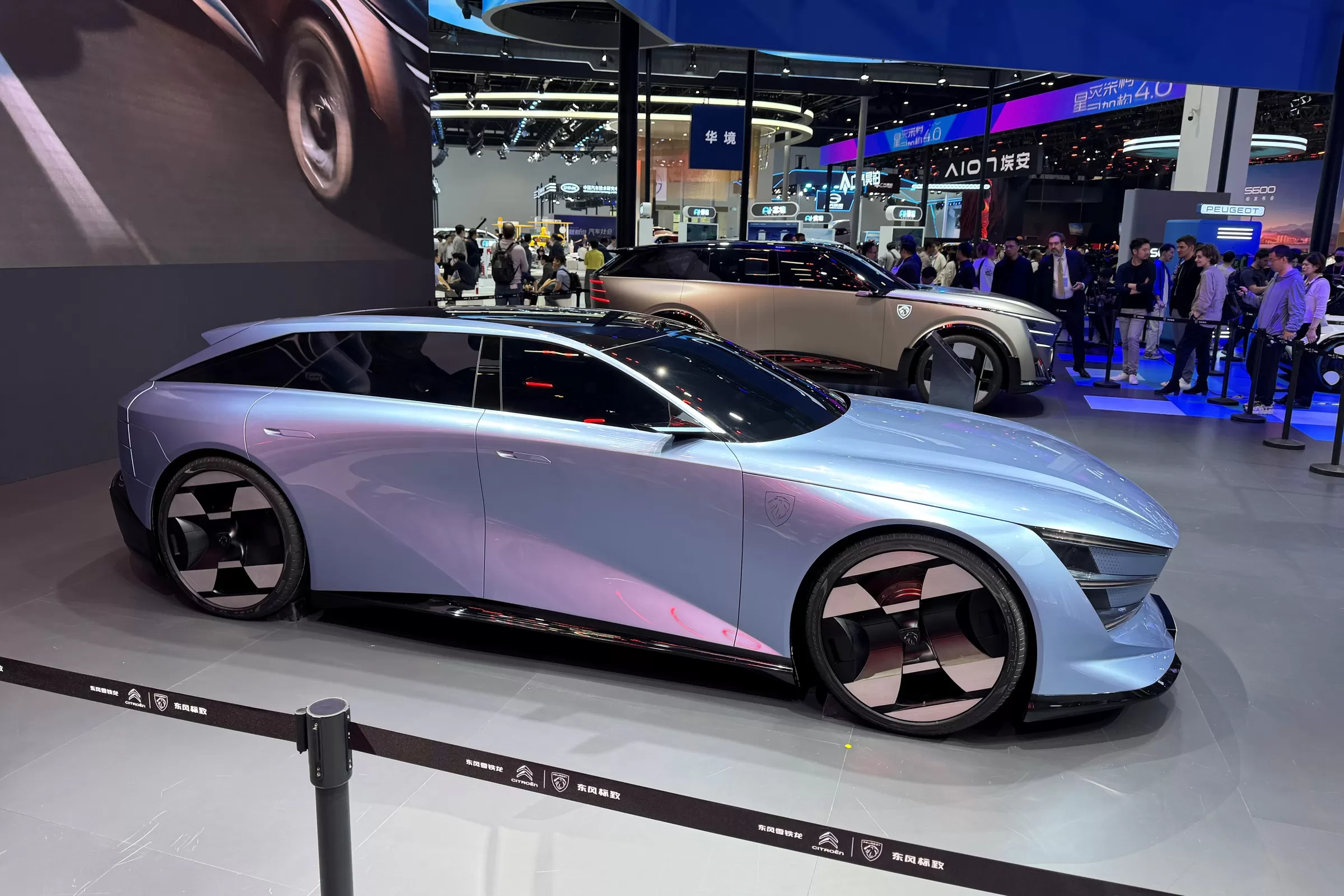 Фото до матеріалу: Peugeot презентував нові концепти для ринку Китаю та світу