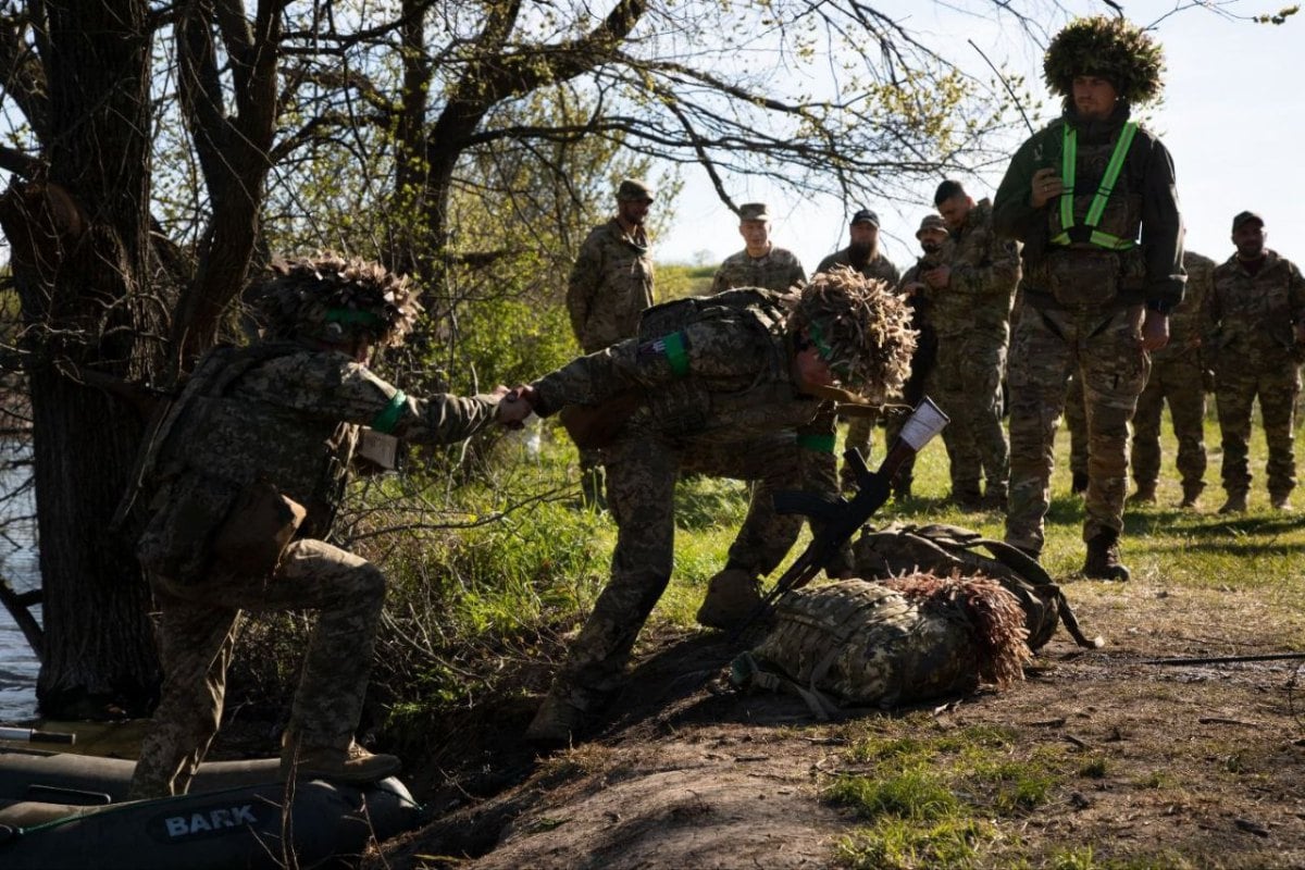 Фото до матеріалу: Головнокомандувач Сирський перевірив підготовку десантників та визначив пріоритети для інструкторів