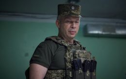 Фото до матеріалу: Катя Осадча показала головний тренд весни 2026: як носити укорочений тренч