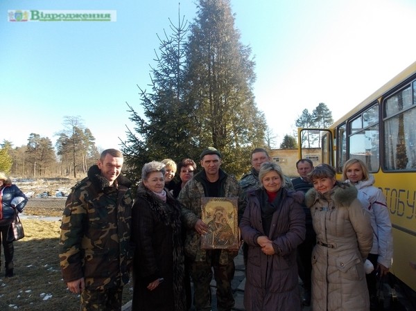Фото до матеріалу: Волонтери привели свято до Яворівського полігону