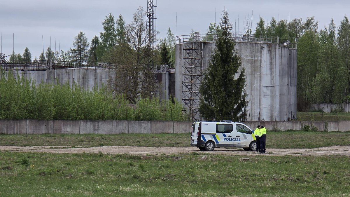 Фото до матеріалу: Латвія заявила, що в нафтобазу на її території влучили не один, а два дрони