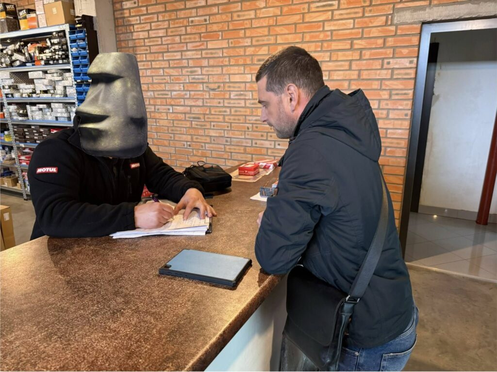 Фото до матеріалу: У Черкасах інспектори повернули порушнику мішок зі сміттям біля ПЗР