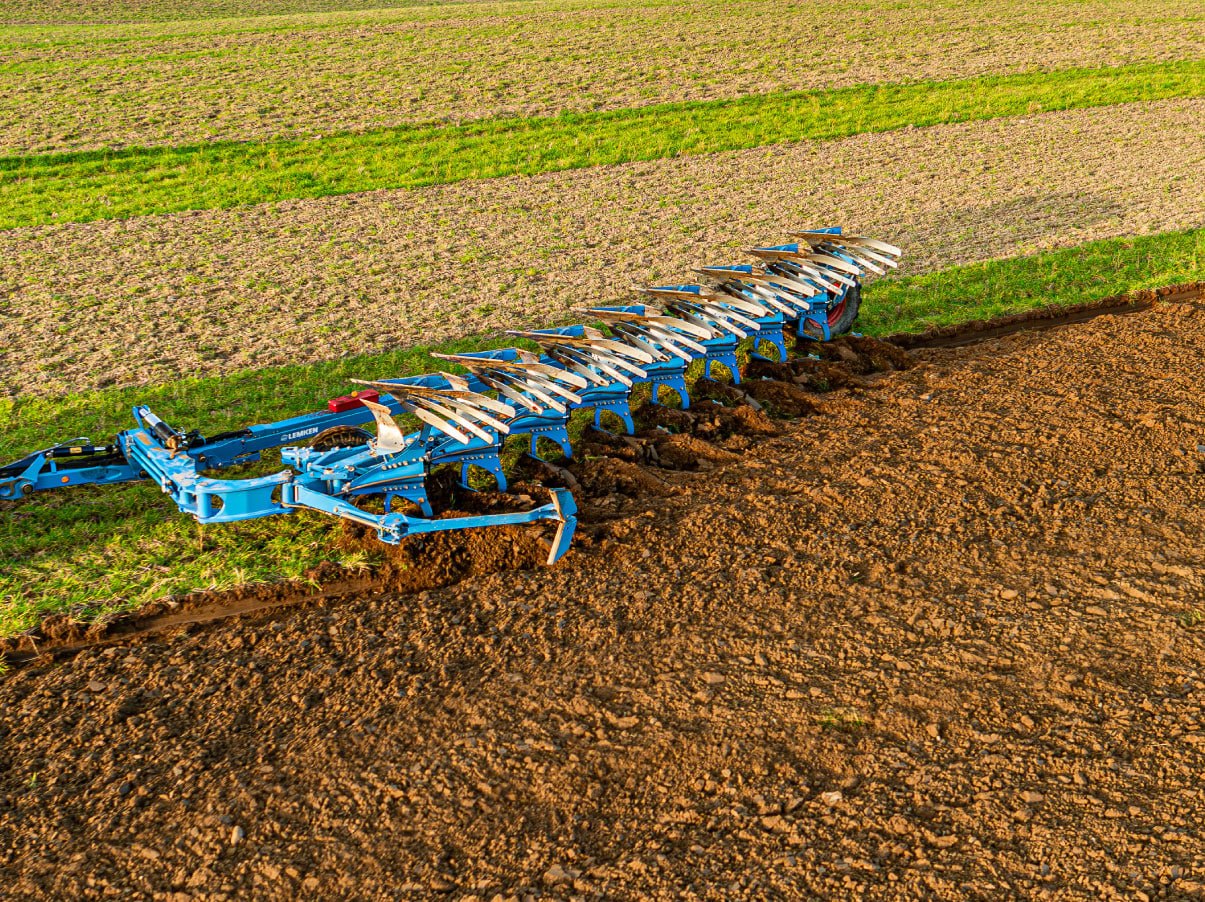 Фото до матеріалу: Новий потужний плуг LEMKEN DIAMANT 18: рішення для найскладніших ґрунтів в Україні