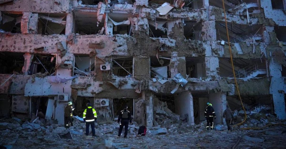 Фото до матеріалу: Наслідки масованої атаки РФ на Україну: 16 загиблих, понад 120 поранених