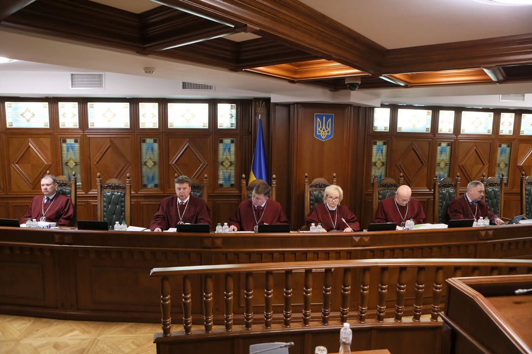 Фото до матеріалу: Конституційний суд розглядає справу засудженого до довічного, якому відмовили в УДО для служби в ЗСУ
