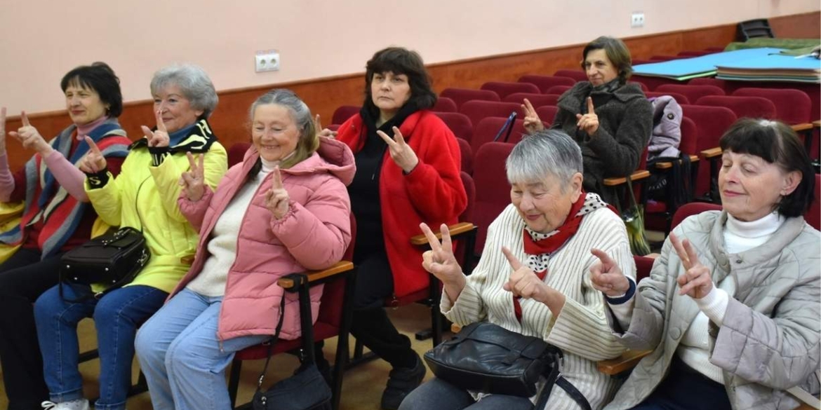 Фото до матеріалу: Вінничане пенсіонери навчилися медитувати: як долати стрес у нових умовах