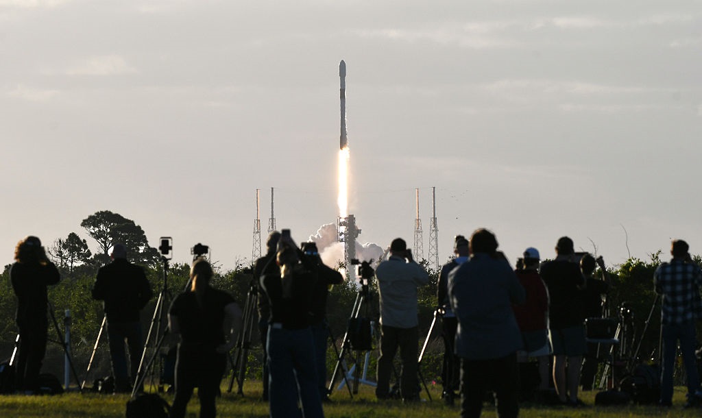 Фото до матеріалу: SpaceX успішно запустила південнокорейський супутник, замінивши російський «Союз»