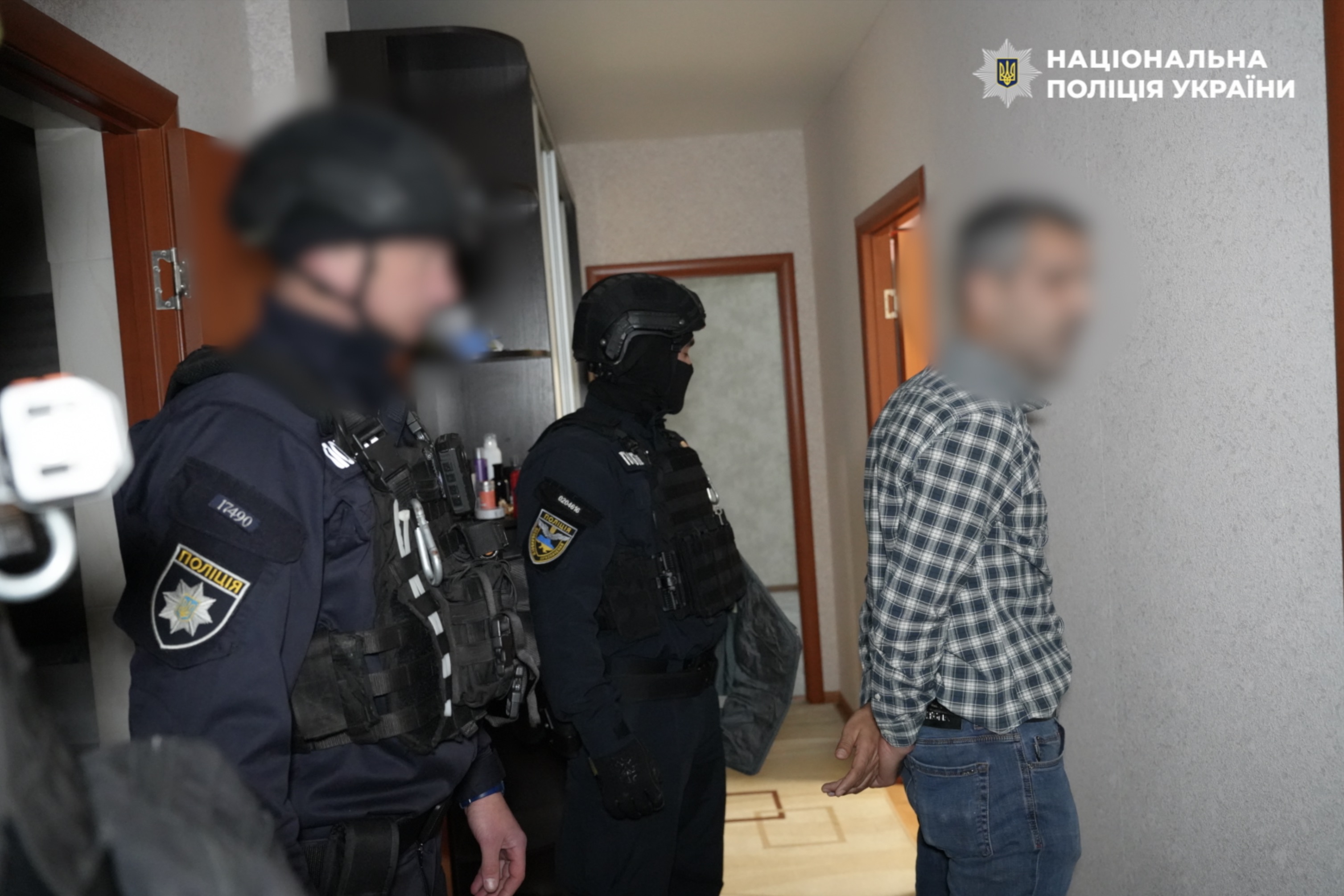 Фото до матеріалу: Нацполіція заблокувала схему на 44 млн грн: гуманітарку продавали на ринку «7 км»