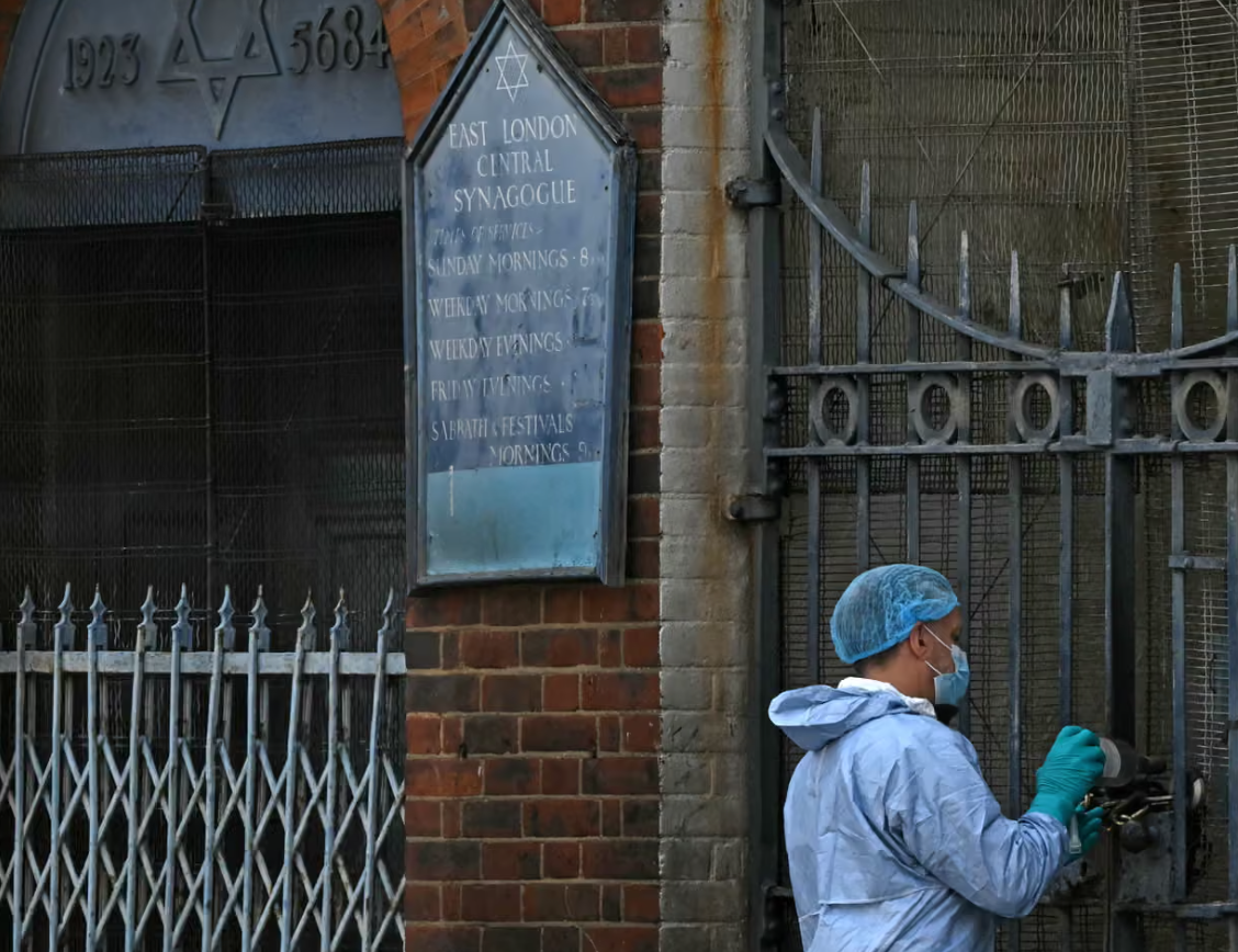 Фото до матеріалу: У Британії затримали двох підозрюваних у підпалі колишньої синагоги у Лондоні