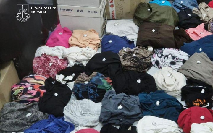 Фото до матеріалу: Суд над наркоугрупованням: метадон у вживаному одязі